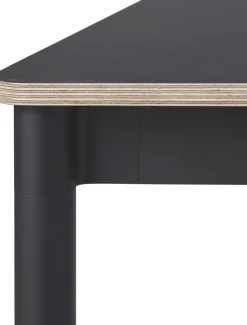 Table 140 cm noire et bois piétement noir Base - Muuto
