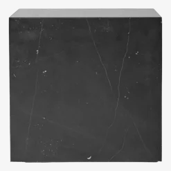 Table d'appoint cube en marbre noir Plinth Cubic - Audo