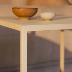 Table d'appoint en acier beige cashew 40x40cm Soli X - Metallbude