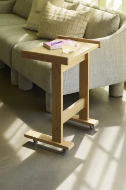 Table d'appoint en bois de chêne naturel Less - Hübsch