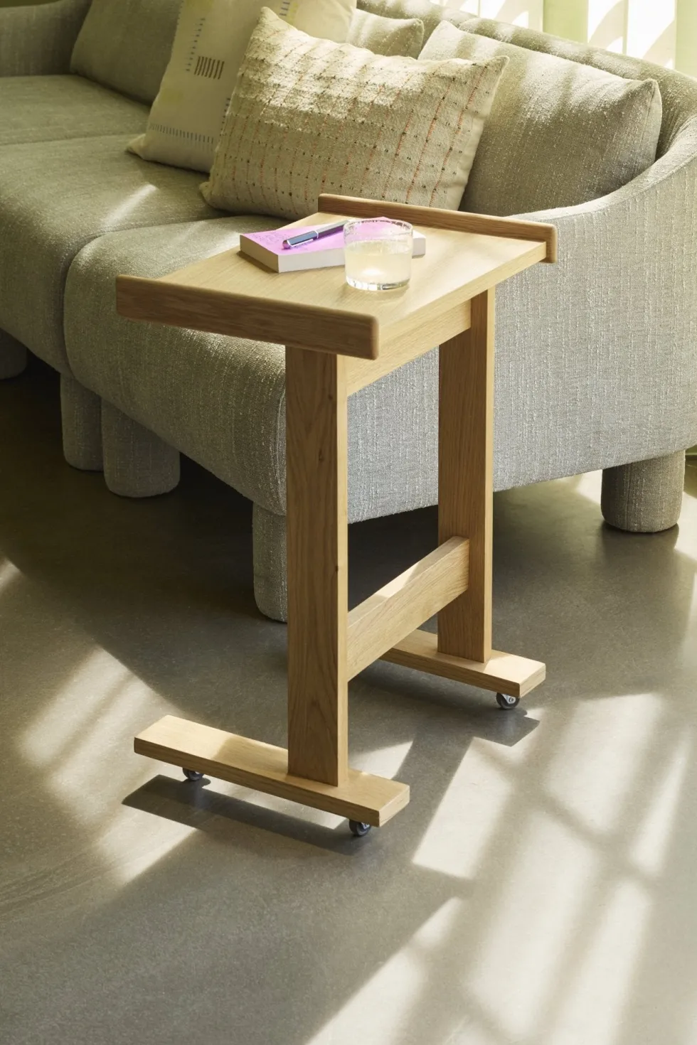 Table d'appoint en bois de chêne naturel Less - Hübsch