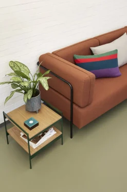 Table d'appoint en bois et métal vert Jaunty - Hübsch