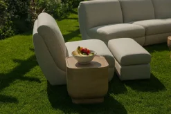 Table d'appoint en béton effet travertin sable 46cm Noble - Zuiver