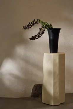 Table d'appoint en béton ivoire Staffa - Ferm Living