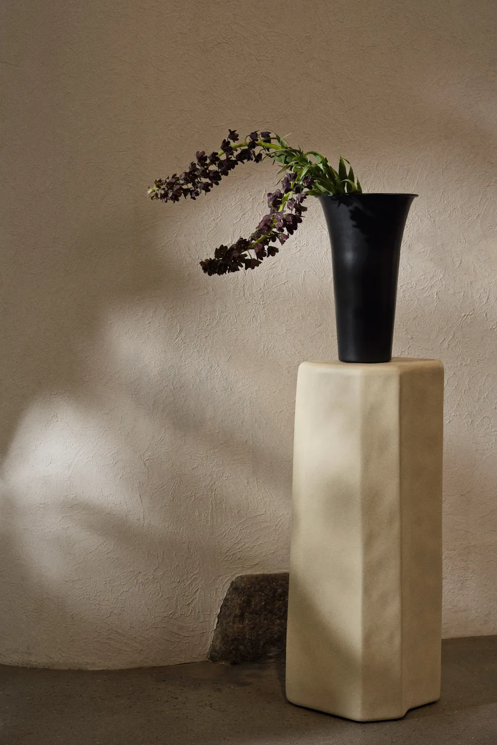 Table d'appoint en béton ivoire Staffa - Ferm Living