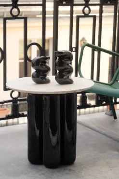 Table d'appoint en céramique noir et plateau recyclé 50 cm Charlotte - Cosin Paris