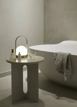 Table d'appoint en marbre sable et piètement en acier blanc 42 cm Androgyne - Audo