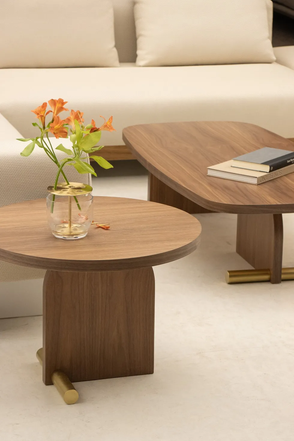 Table d'appoint en noyer et détail doré 42cm Nova 2 - Nomon