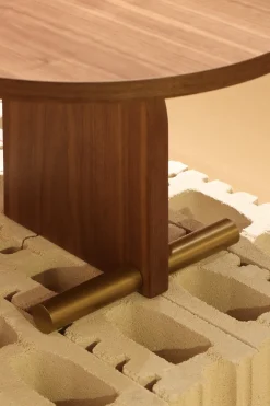Table d'appoint en noyer et détail doré 42cm Nova 2 - Nomon