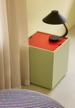 Table d'appoint et de rangement en frêne vert et rouge Vault - Hübsch