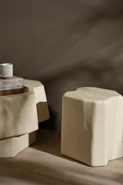 Table d'appoint ivoire en béton et fibre de verre Staffa - Ferm Living