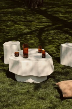 Table d'appoint ivoire en béton et fibre de verre Staffa - Ferm Living