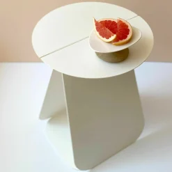 Table d'appoint ronde en acier blanc mat Youmy - Mlle Jo