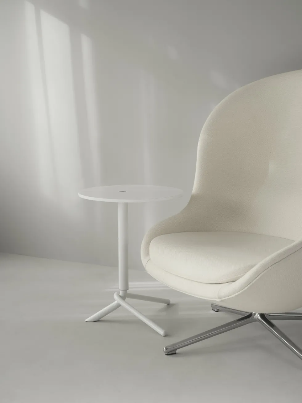 Table d'appoint ronde en bois et acier blanc 45cm Lift - Normann Copenhagen