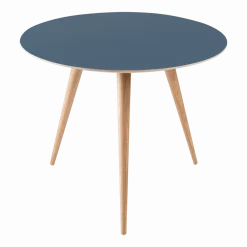 Table d'appoint ronde en chêne blanc et plateau en linoléum bleu 55 cm Arp - Gazzda