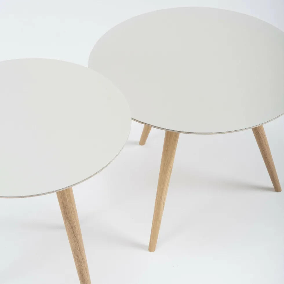Table d'appoint ronde en chêne et plateau en linoléum gris 45 cm Arp - Gazzda