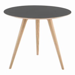 Table d'appoint ronde en chêne et plateau en linoléum noir 55 cm Arp - Gazzda