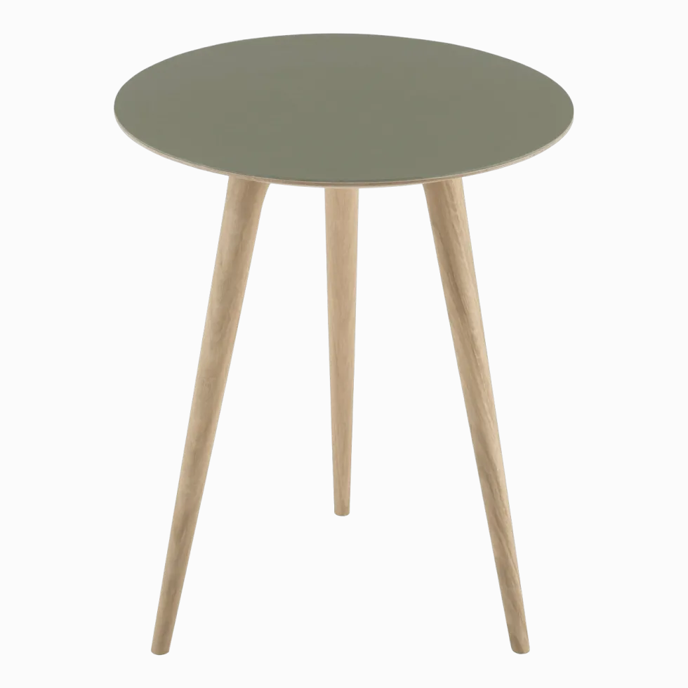 Table d'appoint ronde en chêne et plateau en linoléum olive foncé 45 cm Arp - Gazzda