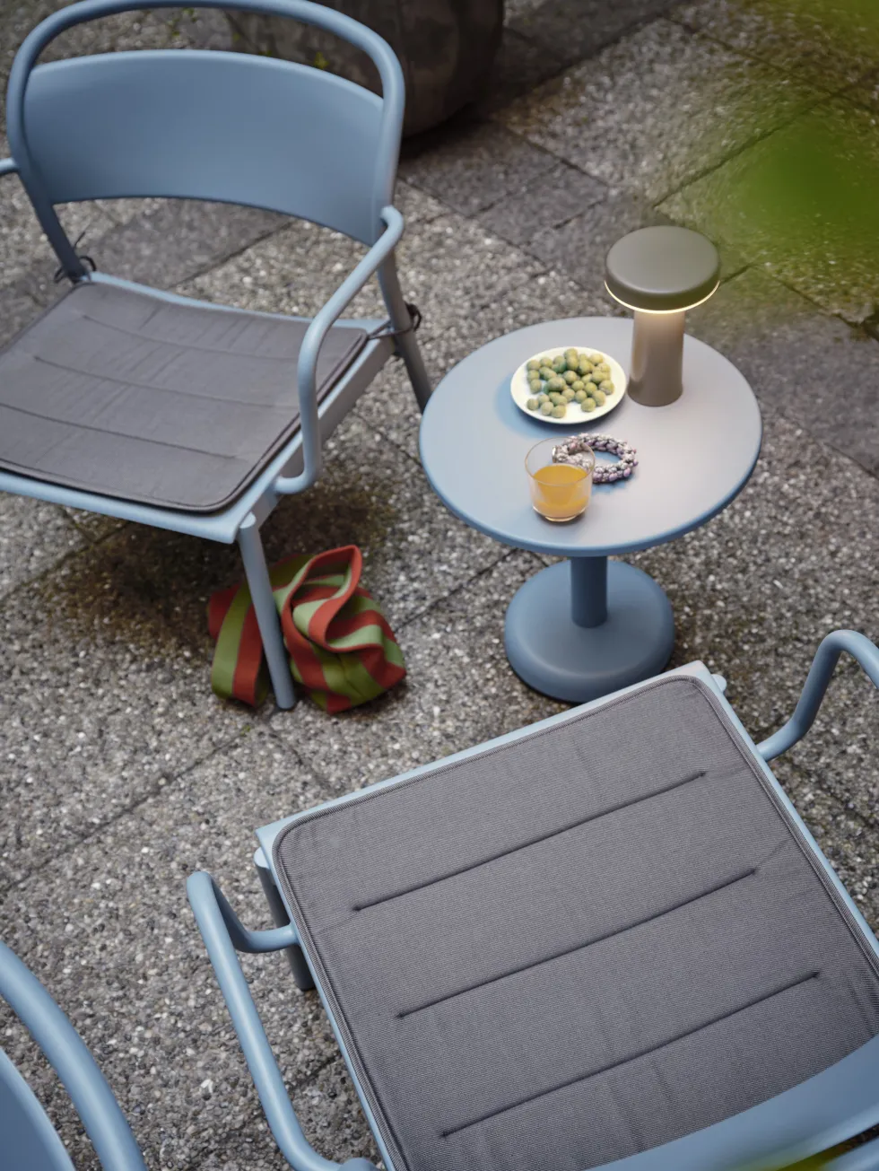 Table d'appoint ronde en métal gris 42x47cm Linear - Muuto