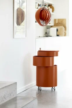 Table d'appoint sur roues en bois moulé gris lilas Barboy - Verpan