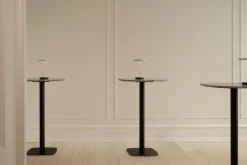 Table de bar en acier noir et plateau en marbre 68x109cm Gather - Umage