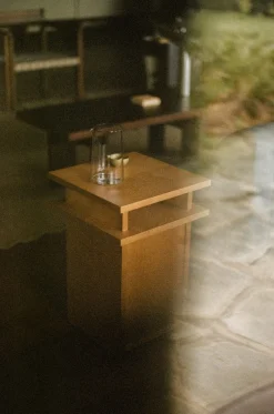 Table de chevet en bouleau brun chaud 37 x 37 x 54 cm Ratio - Frama