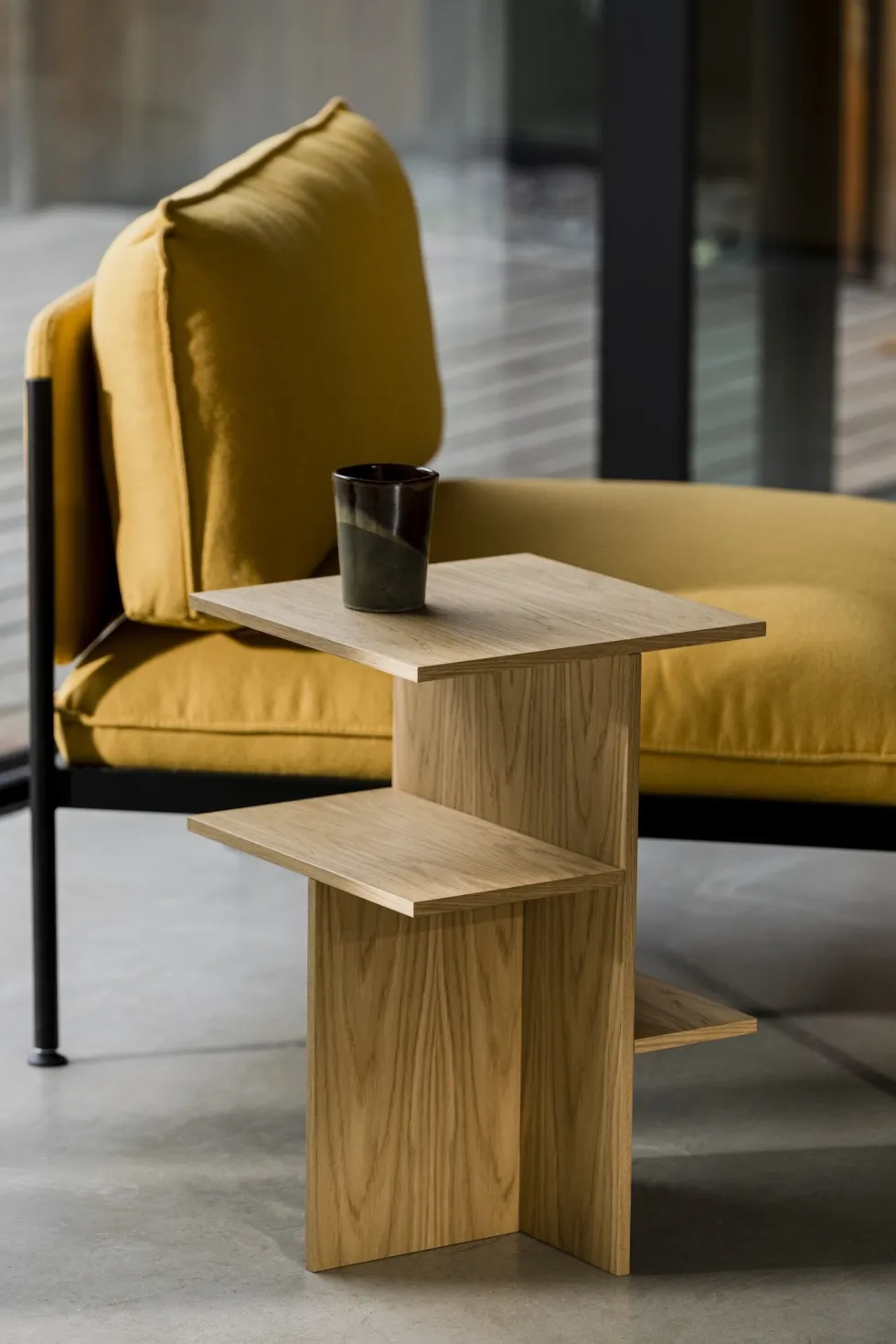 Table de chevet en chêne Atik - noo.ma