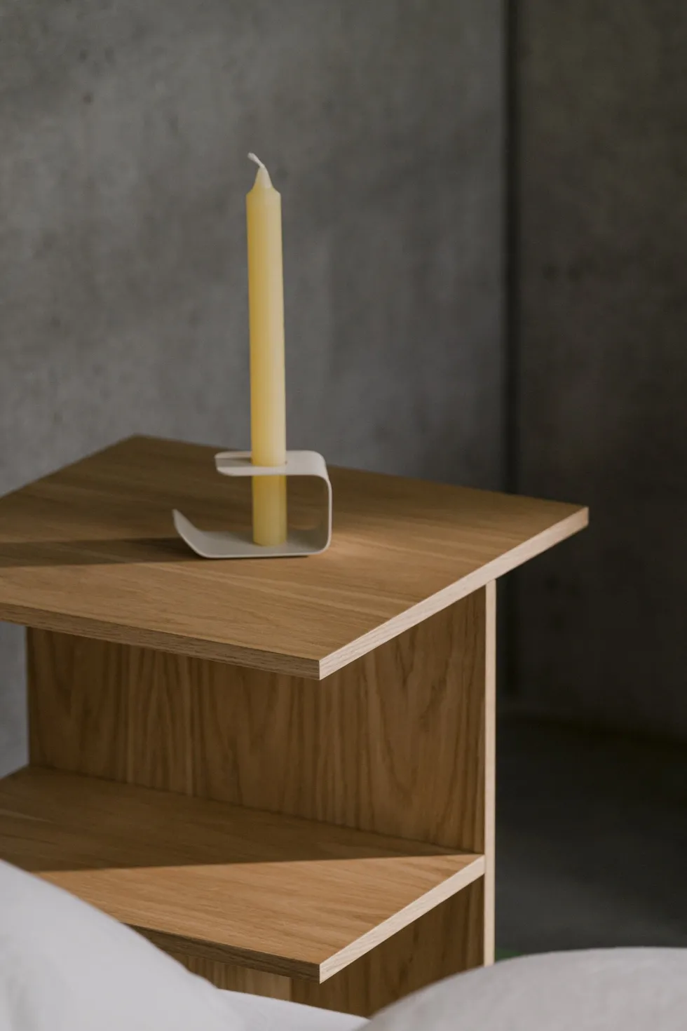Table de chevet en chêne Atik - noo.ma