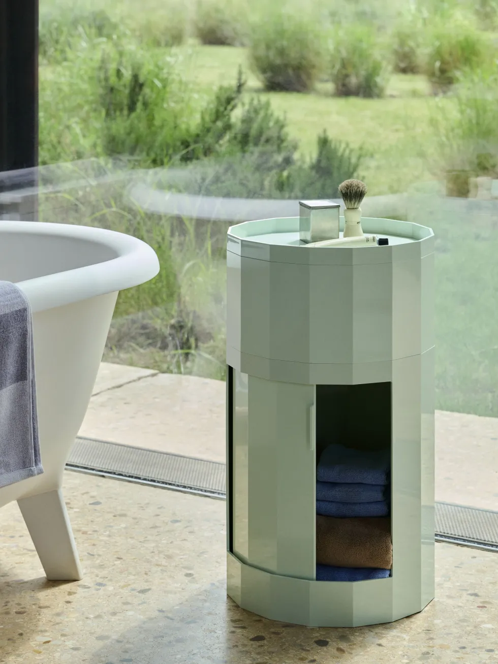 Table de chevet en plastique recyclé vert menthe à facettes 38x38x66cm Facet - Hay