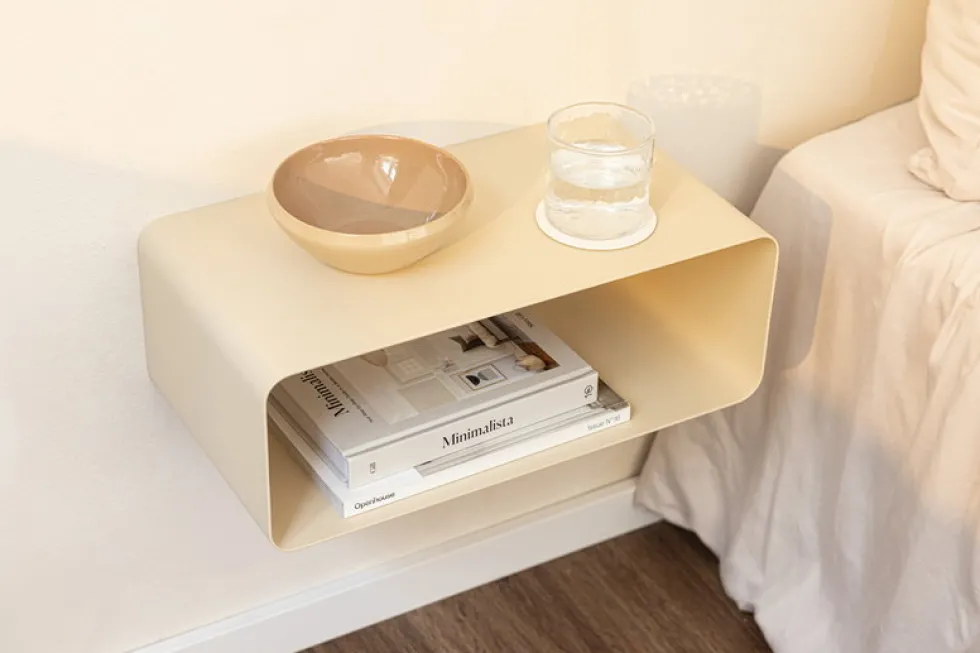 Table de chevet suspendue en acier beige cashew 47x17x25cm Nelio - Metallbude