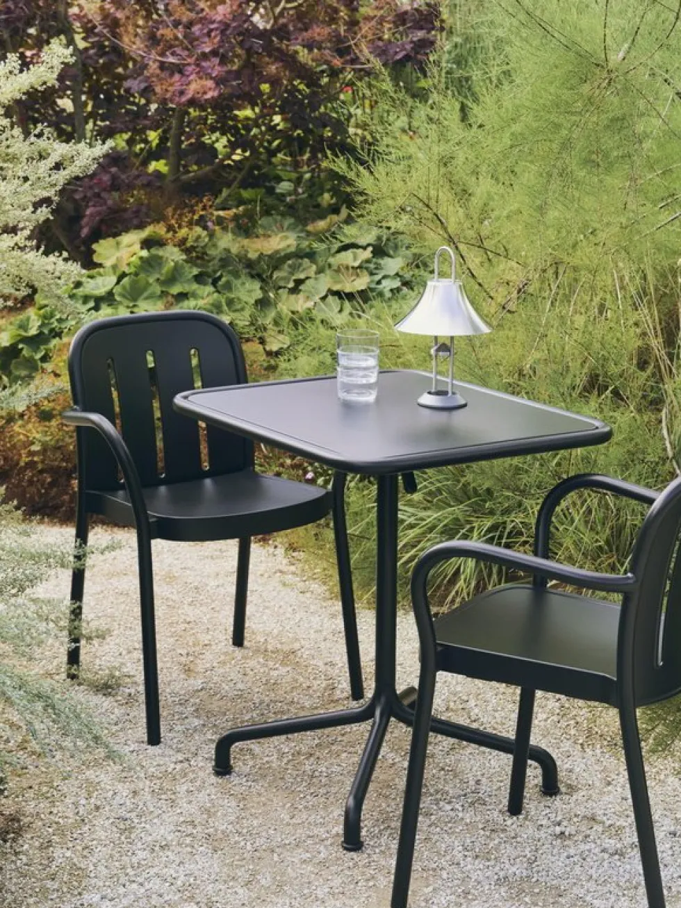 Table de jardin carrée en aluminium laqué gris anthracite 55x55x74cm Deville - HAY