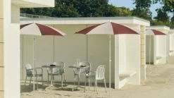 Table de jardin carrée en aluminium laqué gris argenté 55x55x74cm Deville - HAY
