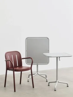 Table de jardin carrée en aluminium laqué gris argenté 55x55x74cm Deville - HAY
