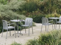 Table de jardin carrée en aluminium laqué gris argenté 55x55x74cm Deville - HAY