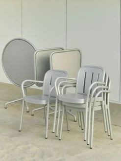 Table de jardin carrée en aluminium laqué gris argenté 55x55x74cm Deville - HAY
