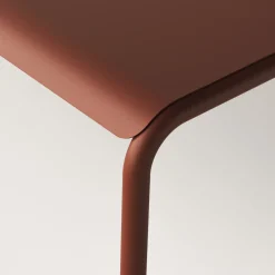 Table de jardin en acier thermolaqué rouge brique 6 places 160x90cm Panorama - TIPTOE
