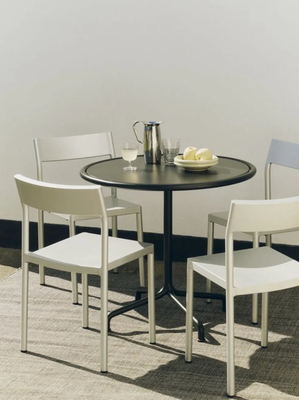 Table de jardin ronde en aluminium laqué gris anthracite 80x74cm Deville - HAY