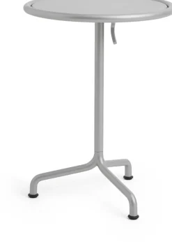 Table de jardin ronde en aluminium laqué gris argenté 55x74cm Deville - HAY