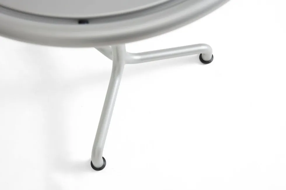 Table de jardin ronde en aluminium laqué gris argenté 55x74cm Deville - HAY