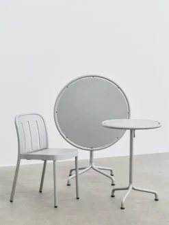 Table de jardin ronde en aluminium laqué gris argenté 80x74cm Deville - HAY