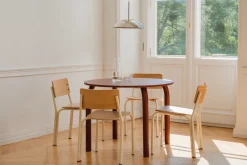 Table de salle à manger ronde en chêne et pieds rouge auburn 100cm Meko - noo.ma