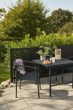 Table d'extérieur en métal noir 90x90xh76cm Villa - Hübsch