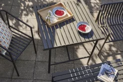 Table d'extérieur en métal noir 90x90xh76cm Villa - Hübsch