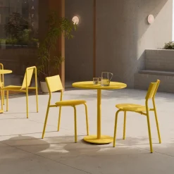 Table d'extérieure ronde en acier thermolaqué jaune soleil 70 cm Moka - TIPTOE