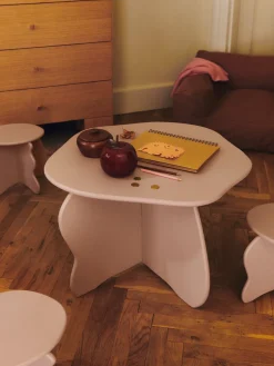 Table en bois rose 71x48cm - Ferm Living