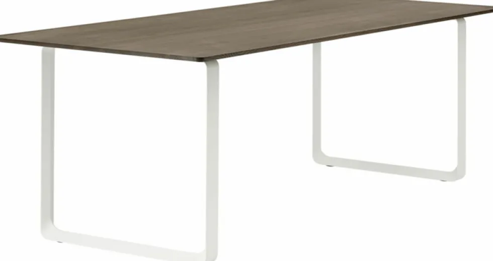 Table en chêne massif fumé et aluminium blanc 225 x 90 cm 70/70 - Muuto