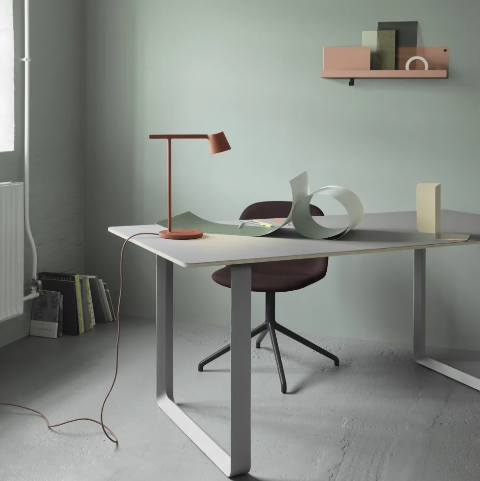 Table en chêne piétement noir 225 cm 70-70 - Muuto