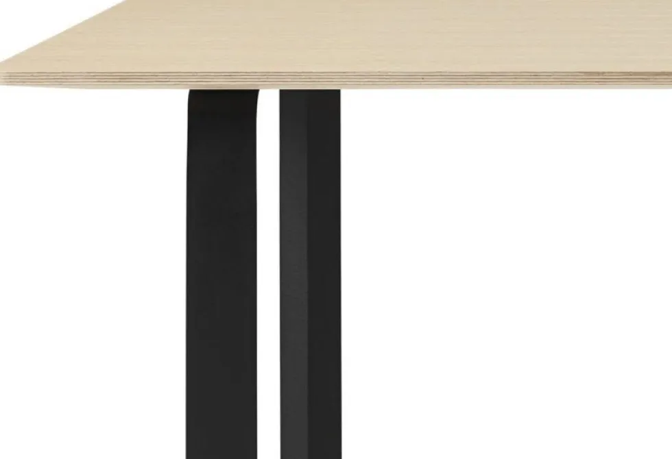 Table en chêne piétement noir 225 cm 70-70 - Muuto