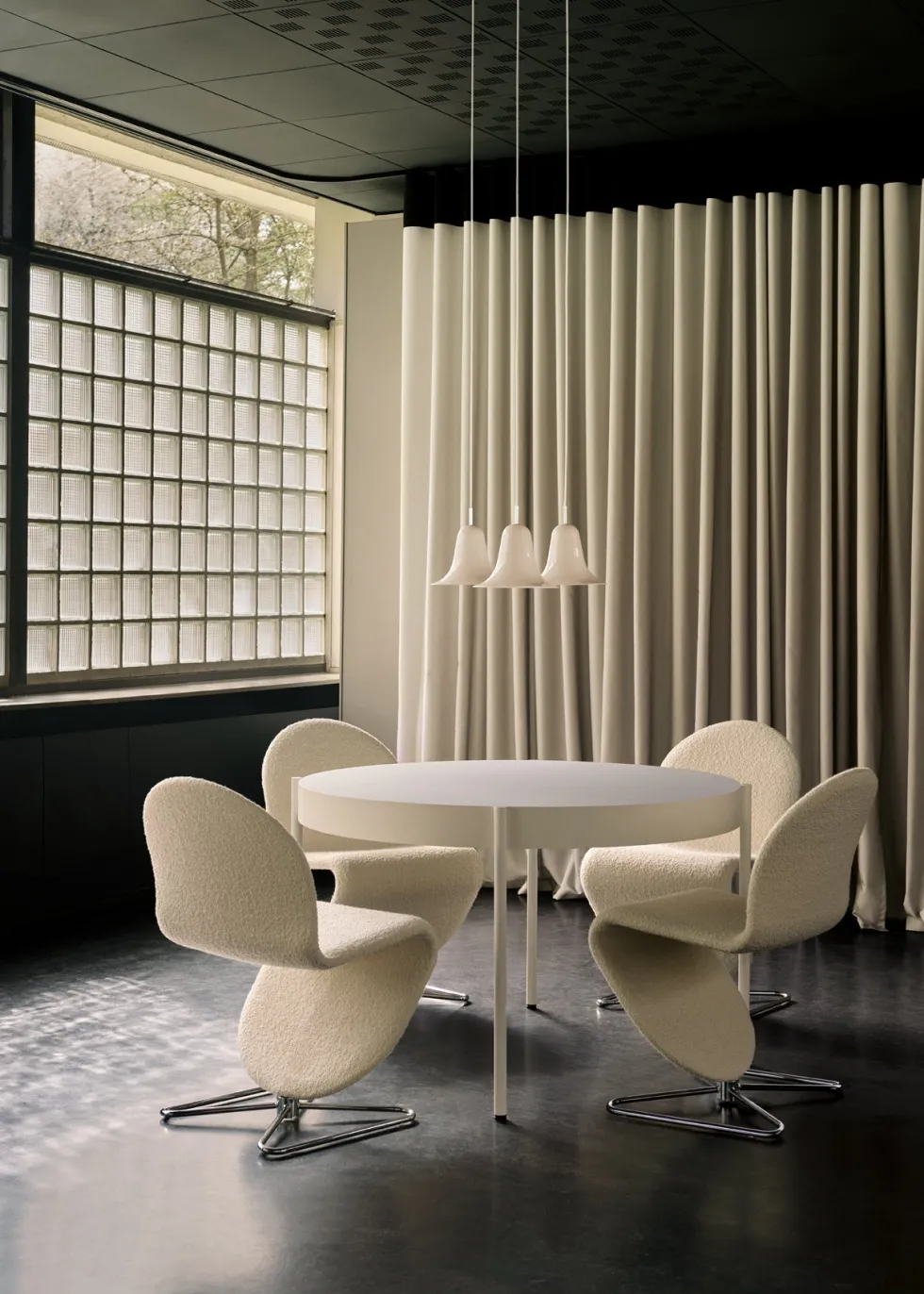 Table en métal et bois blanc 120cm Series 430 - Verpan