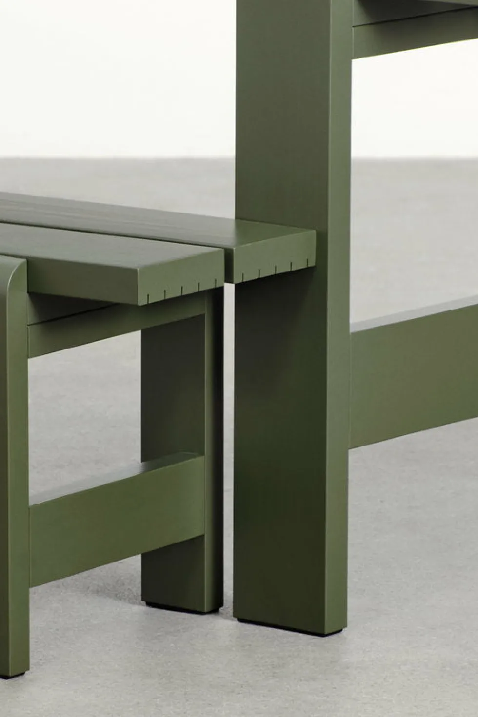Table en pin laqué olive 230 x 83 x 74 cm Weekday - Hay